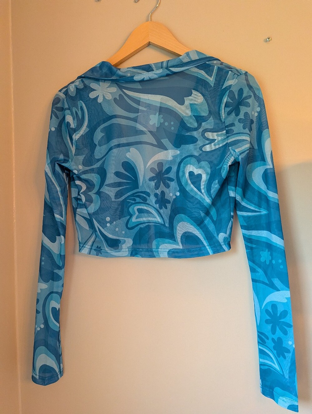 Bailey Rose Blue Printed Tie-Front Crop Top - Picture 2 of 6